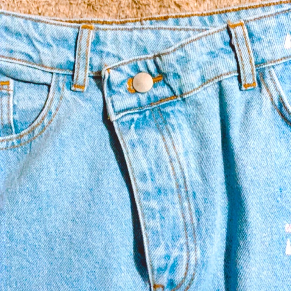 Mom jeans with cross cross waist